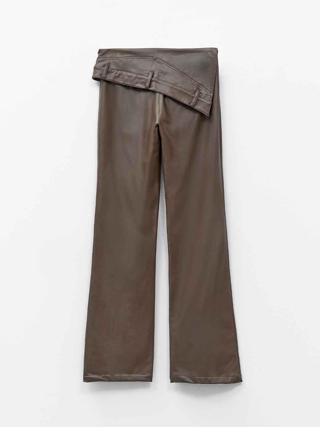 Eleh pantalone marrone in pelle con risvolto