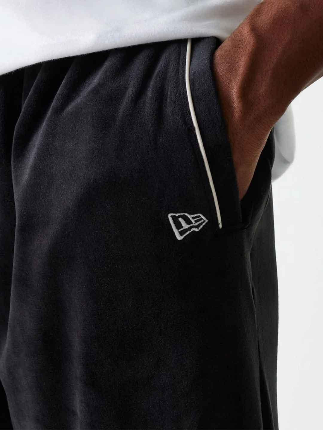 New Era pantalone nero in ciniglia