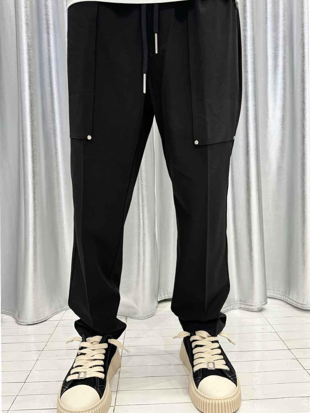 Pret a Porter pantalone nero con borchie