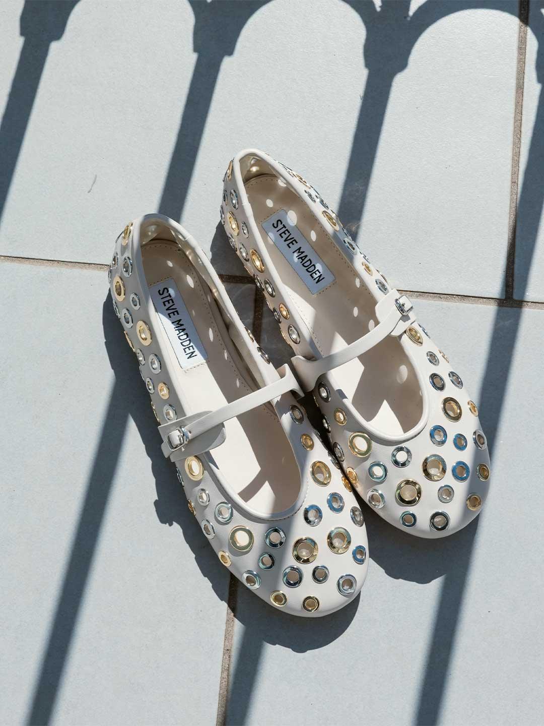 Steve Madden Rejoice-S ballerine panna con borchie