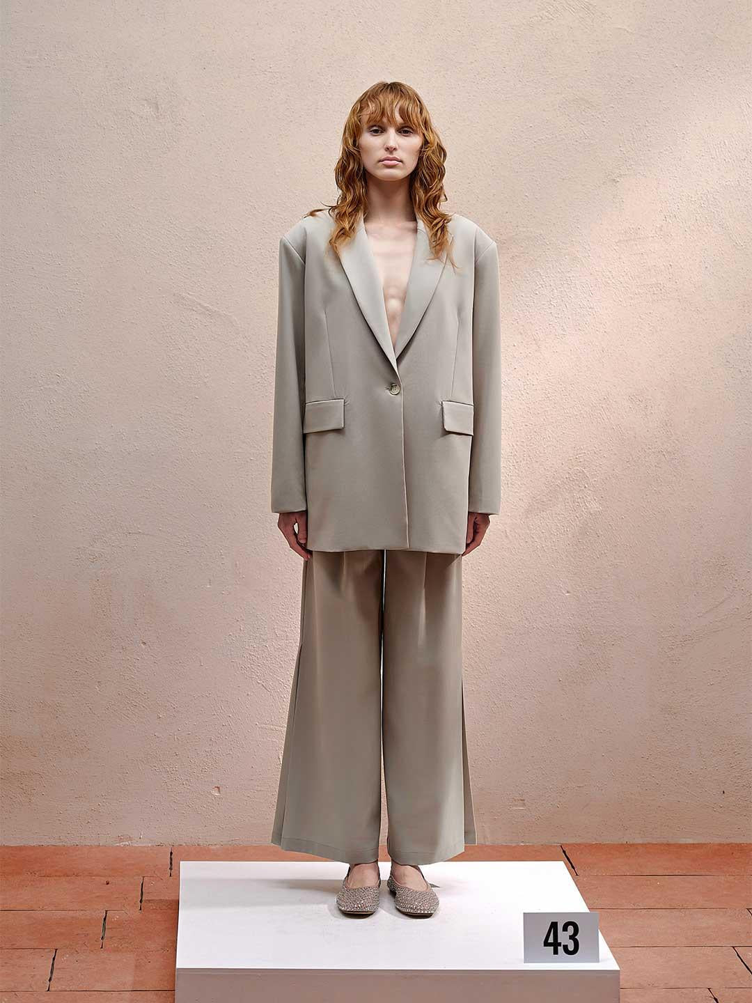 Eleh giacca beige con fiocco