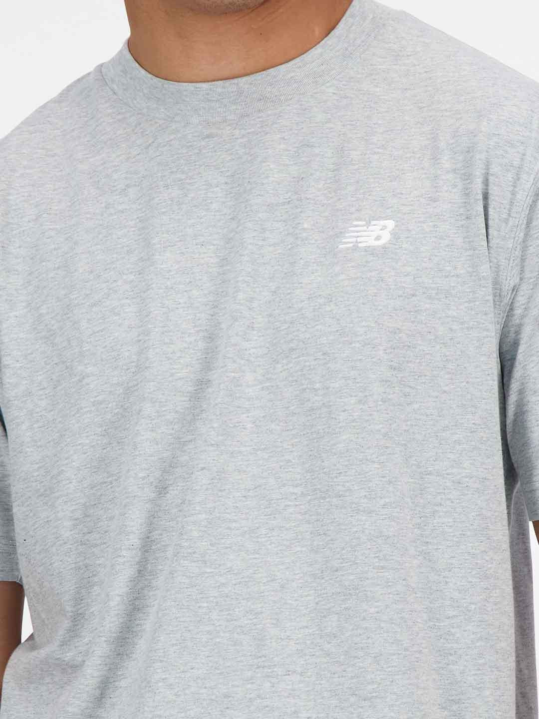 New Balance t-shirt grigio con logo bianco