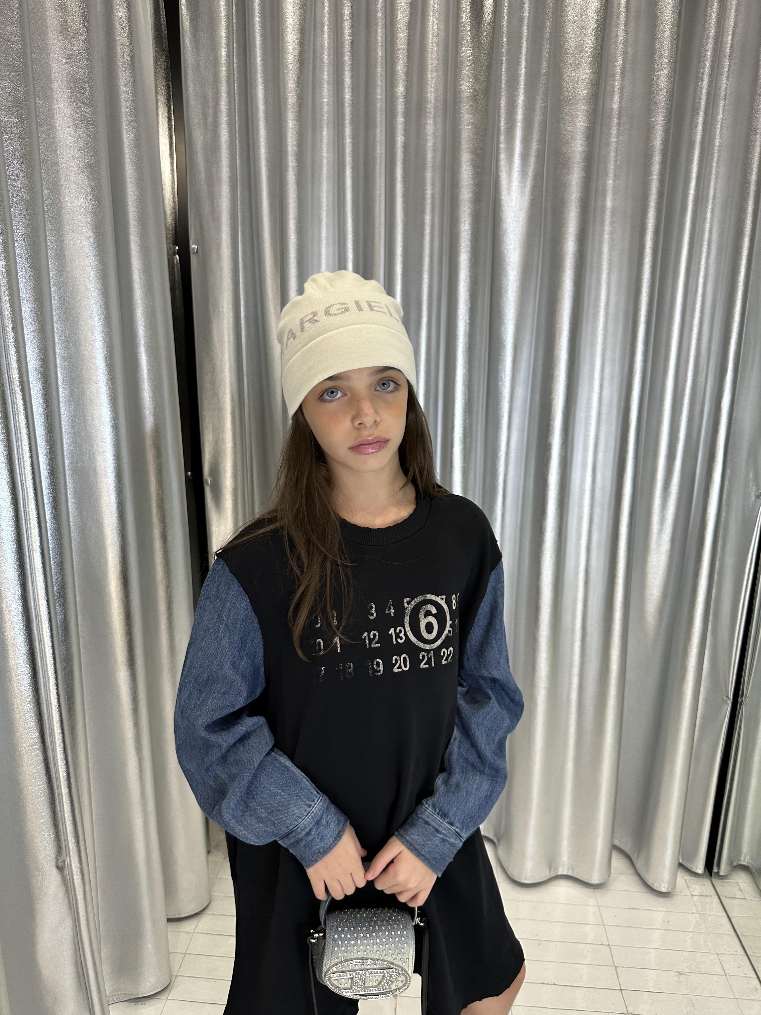 Maison Margiela abito kids nero e jeans