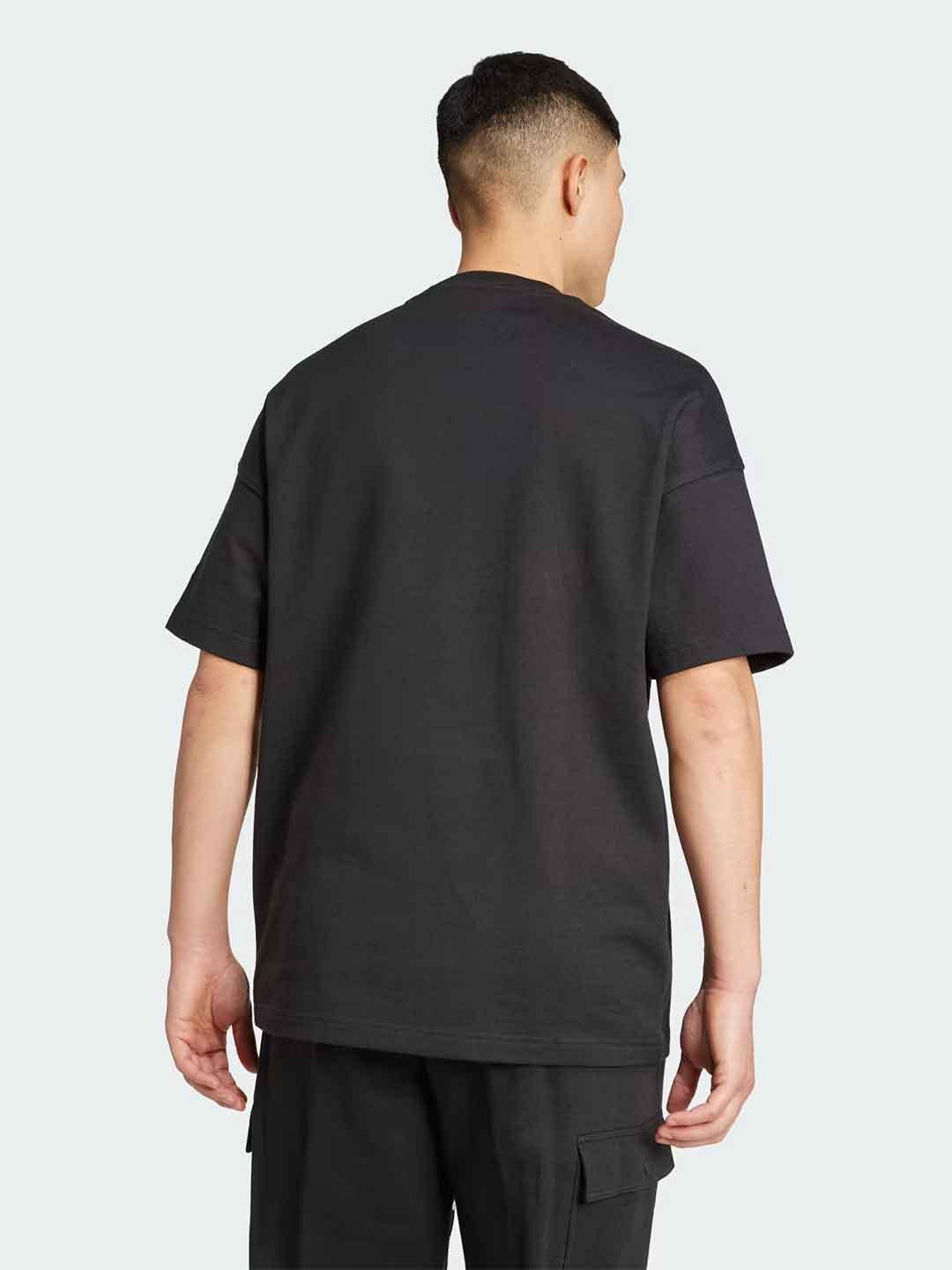 Adidas t-shirt nero con grafica