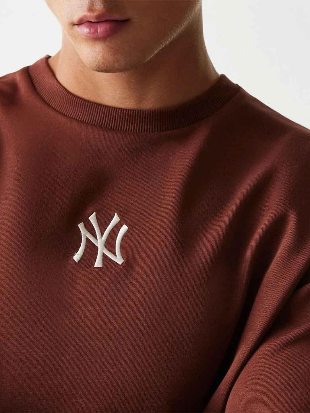 New Era felpa marrone con logo bianco