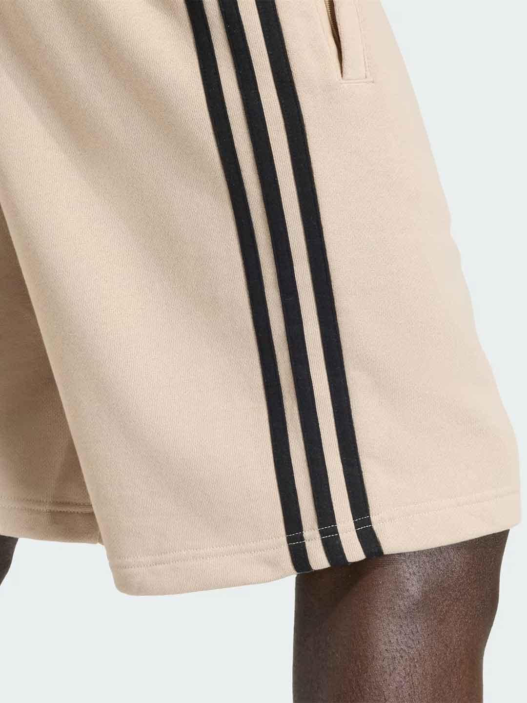Adidas bermuda beige con bande nere